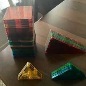 Magna-Tiles 35 random tiles in fantastic condition.